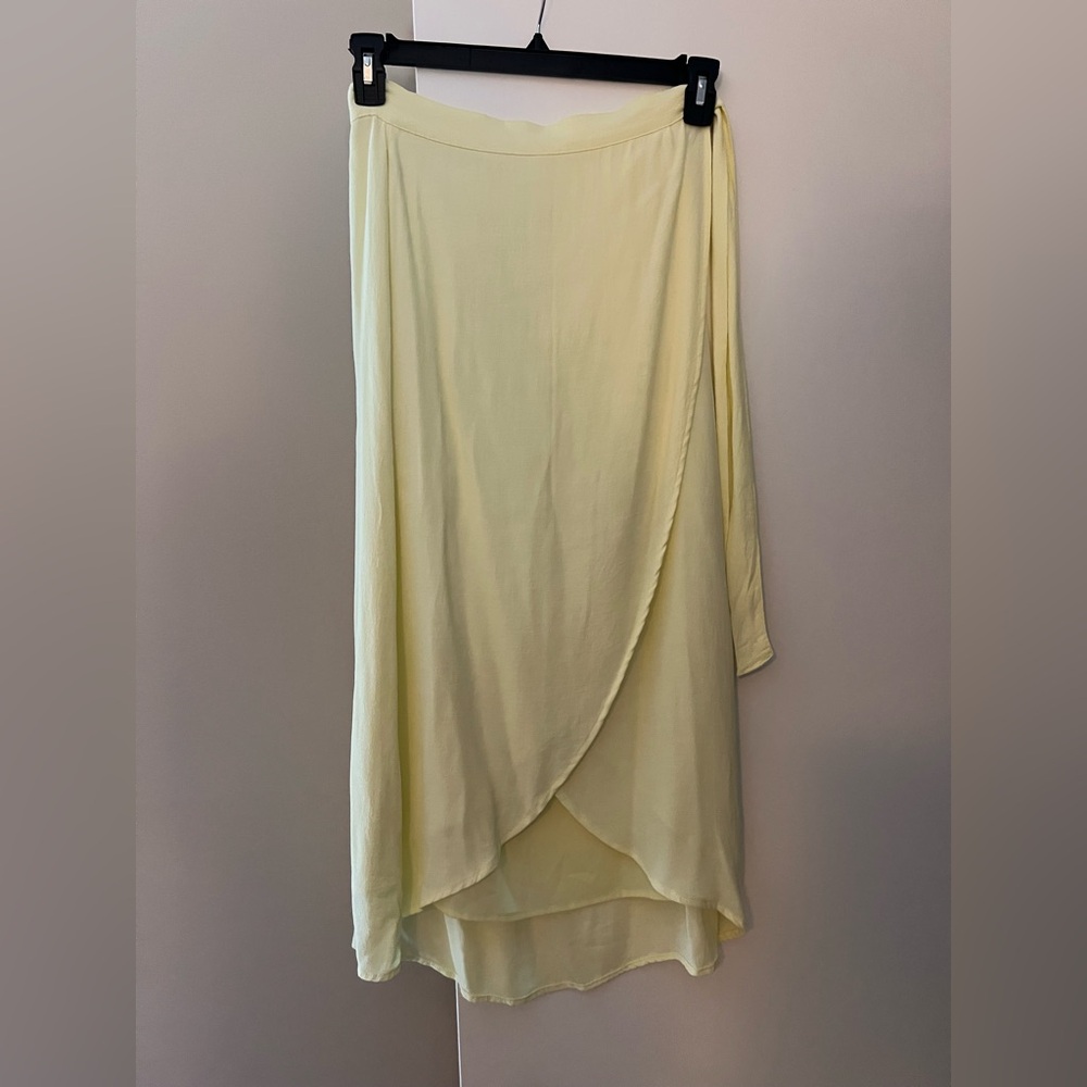American Eagle Outfitters Light Yellow High Low Skirt